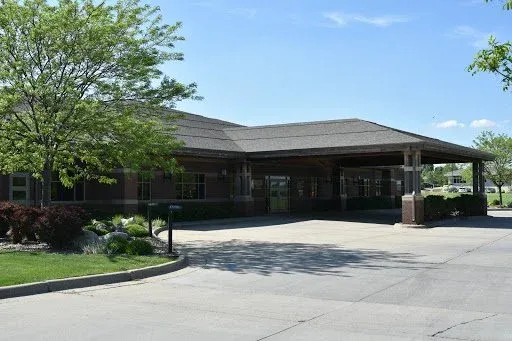 Plastic Surgeon Sioux Falls - Dr. Thomas Howard 5 Featured image