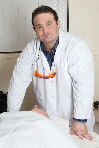 Plastic Surgeon Los Angeles - Dr. Kenneth Hughes 5 Featured image